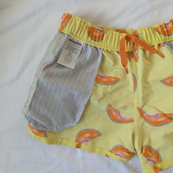 Patagonia Women's Baggies 2.5" Cantaloupe Shorts - Picture 6 of 7